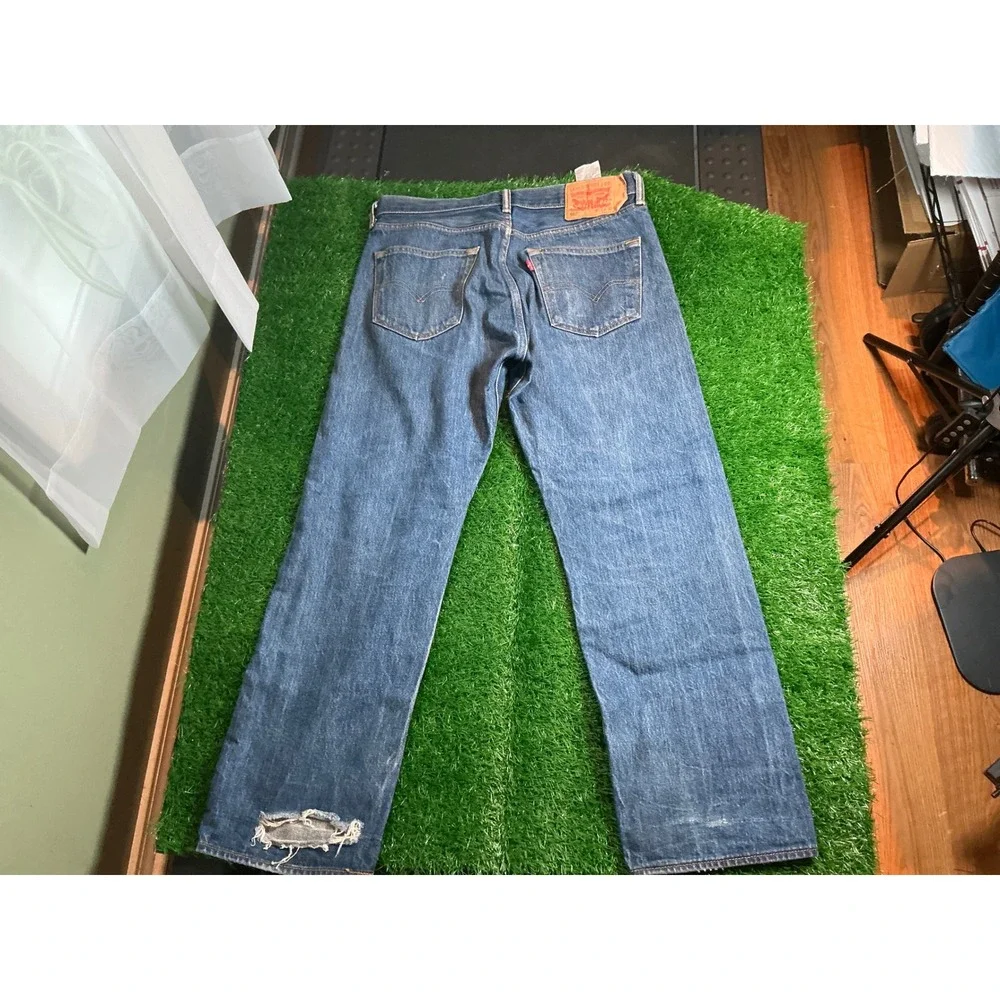 Levis 501 Original Fit Jeans Mens 34x30 Blue Denim Button Fly Straight Leg 00501